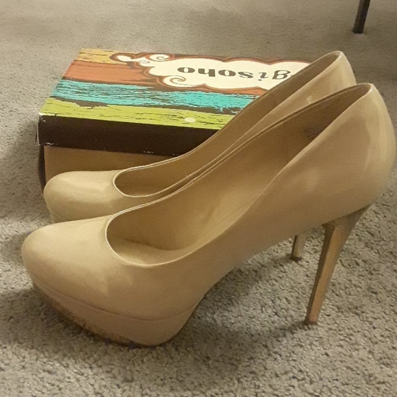 Shoes - Picture 2 of 4